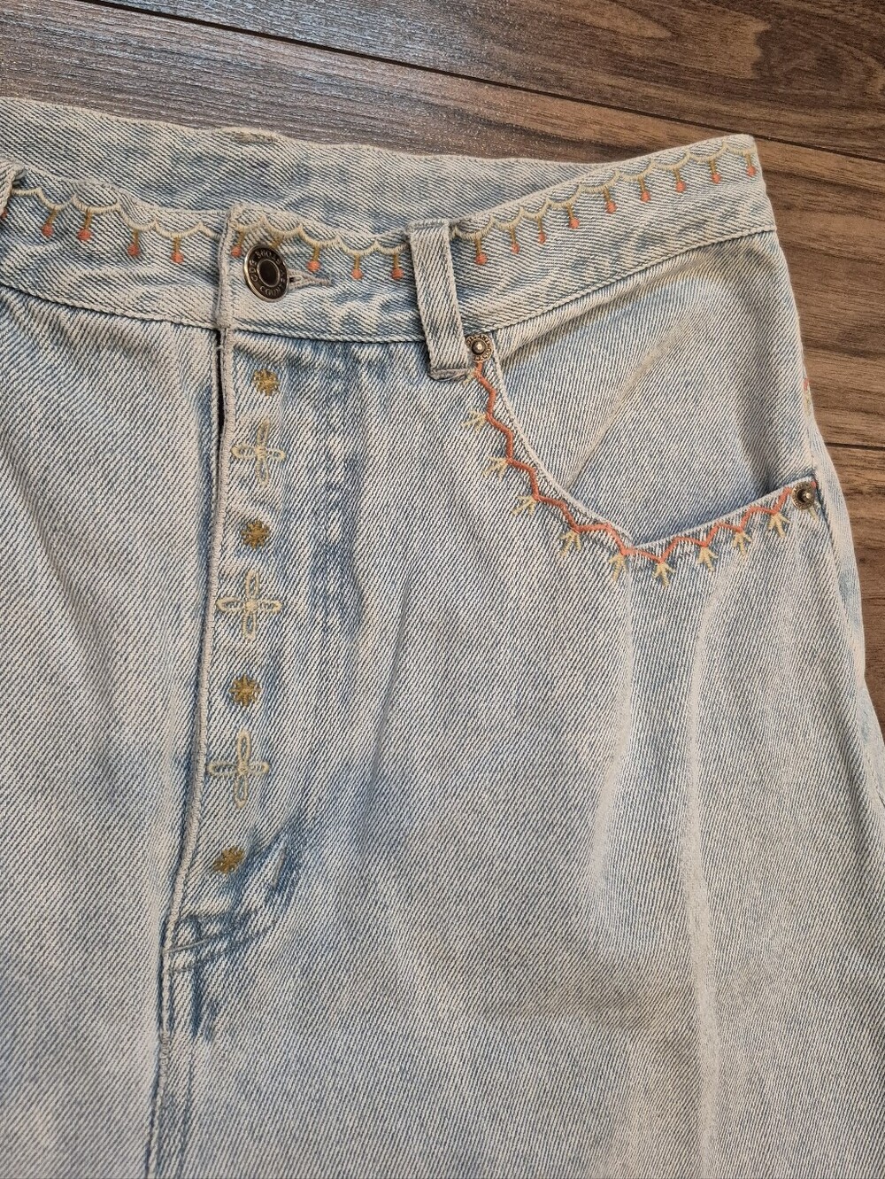 CAMBRIDGE COUNTRY STORE DRY GOODS Embroidered Jeans - Picture 5 of 8